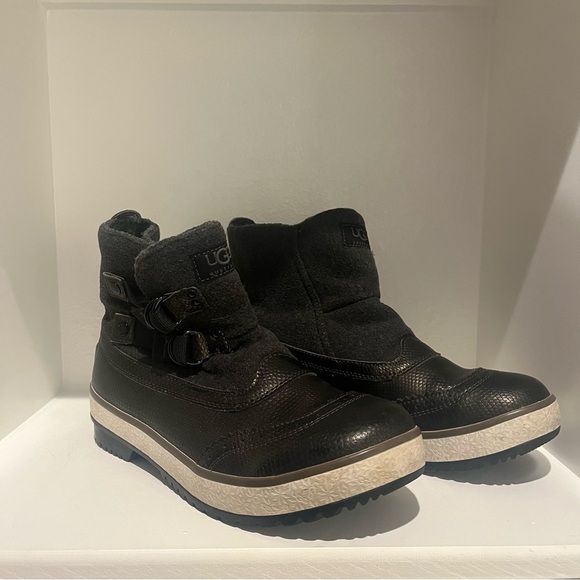 UGG Australia Waterproof Adjustable Strap Snap Closure Women’s Winter Boots-8 - Picture 4 of 7